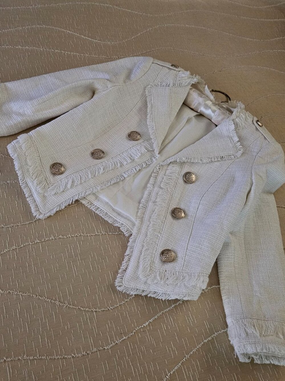 WHBM WHITE CHANEL STYLE JACKET with BRASS BUTTONS & CLASSIC FRINGED DETAIL SZ 0P
